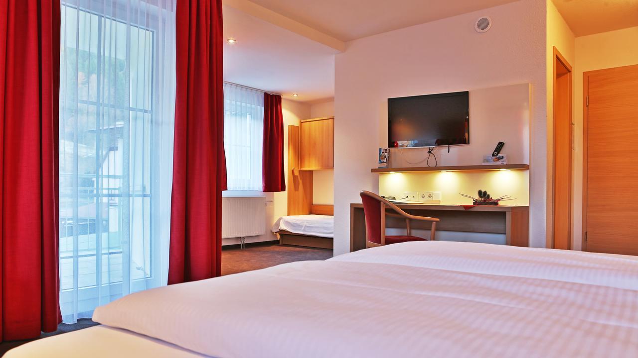 Hotel Roessle Berneck Altensteig Exterior photo