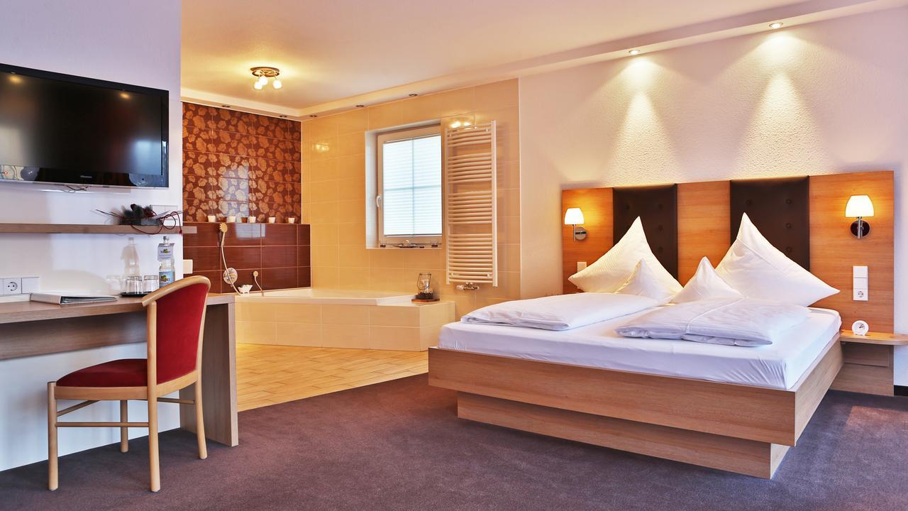 Hotel Roessle Berneck Altensteig Exterior photo